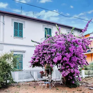 Casa Elegante In Mezzo Al , La Spezia Italia